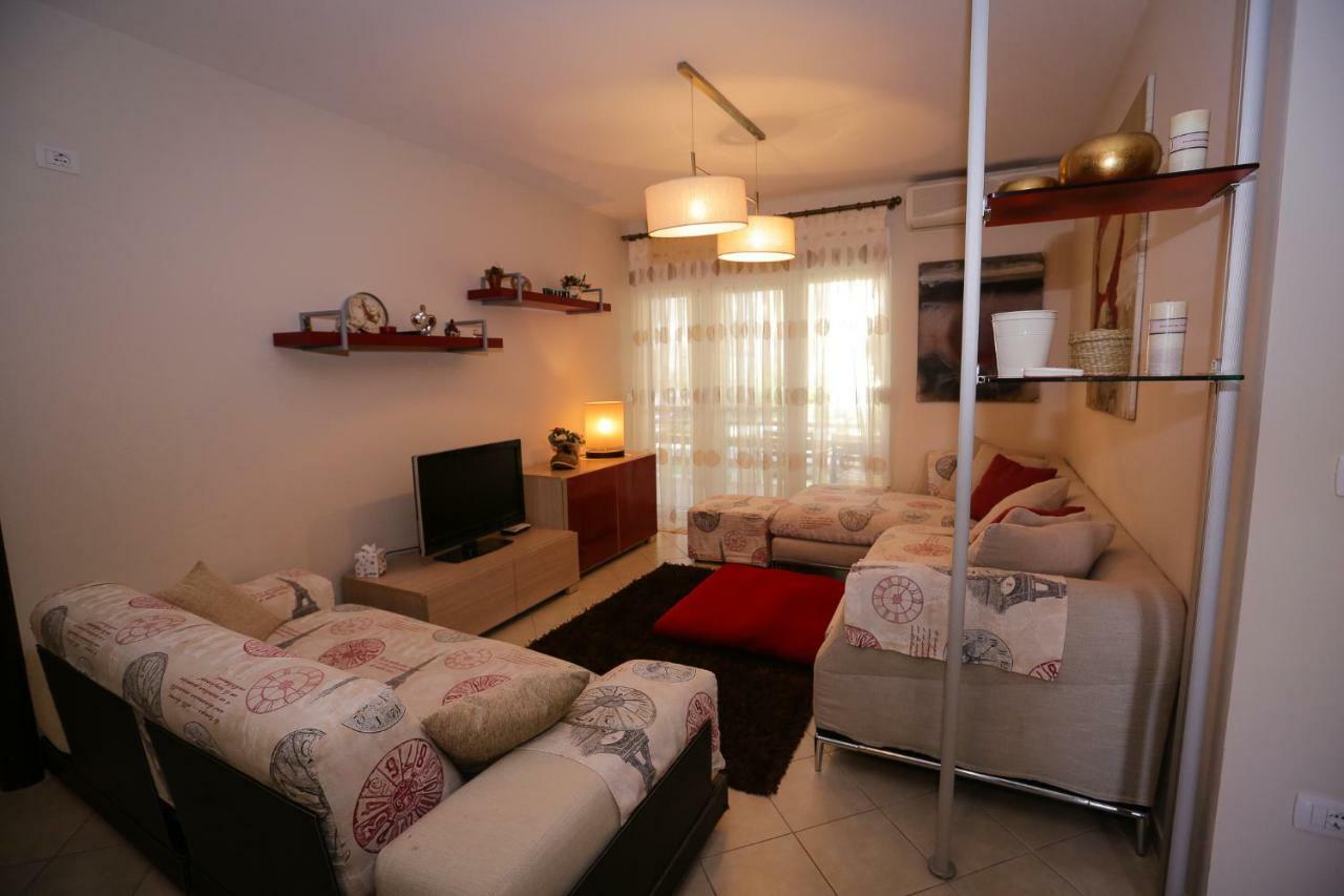 Pine-Tree Apt W/ Private Garden 50 M From The Sea Golem  Eksteriør bilde