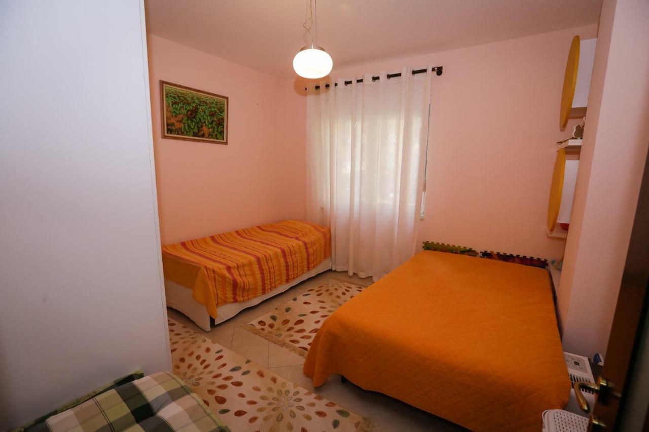 Pine-Tree Apt W/ Private Garden 50 M From The Sea Golem  Eksteriør bilde