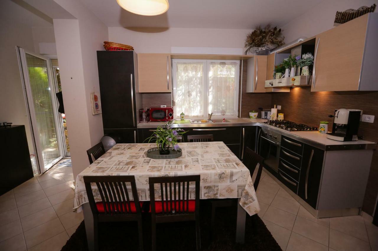 Pine-Tree Apt W/ Private Garden 50 M From The Sea Golem  Eksteriør bilde